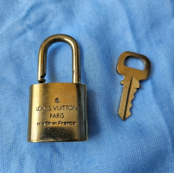 LV lock & key #303 - Picture 3 of 3